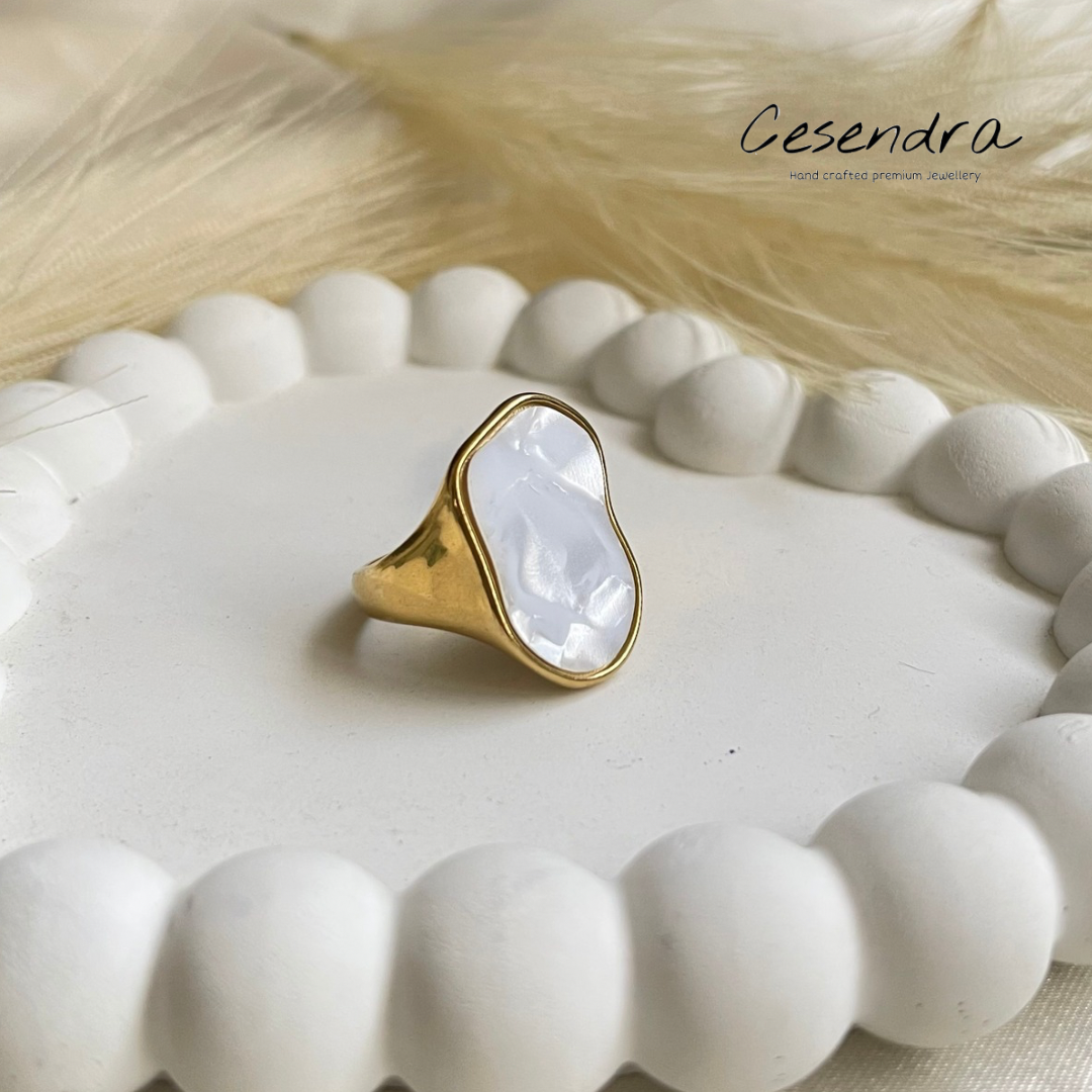Retro Geometric Ring - 18K