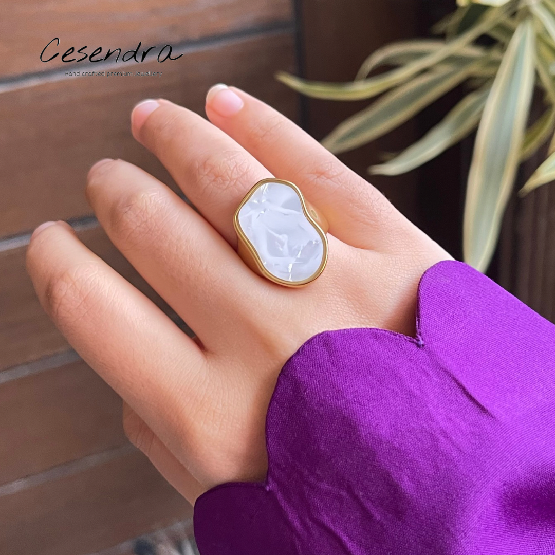 Retro Geometric Ring - 18K