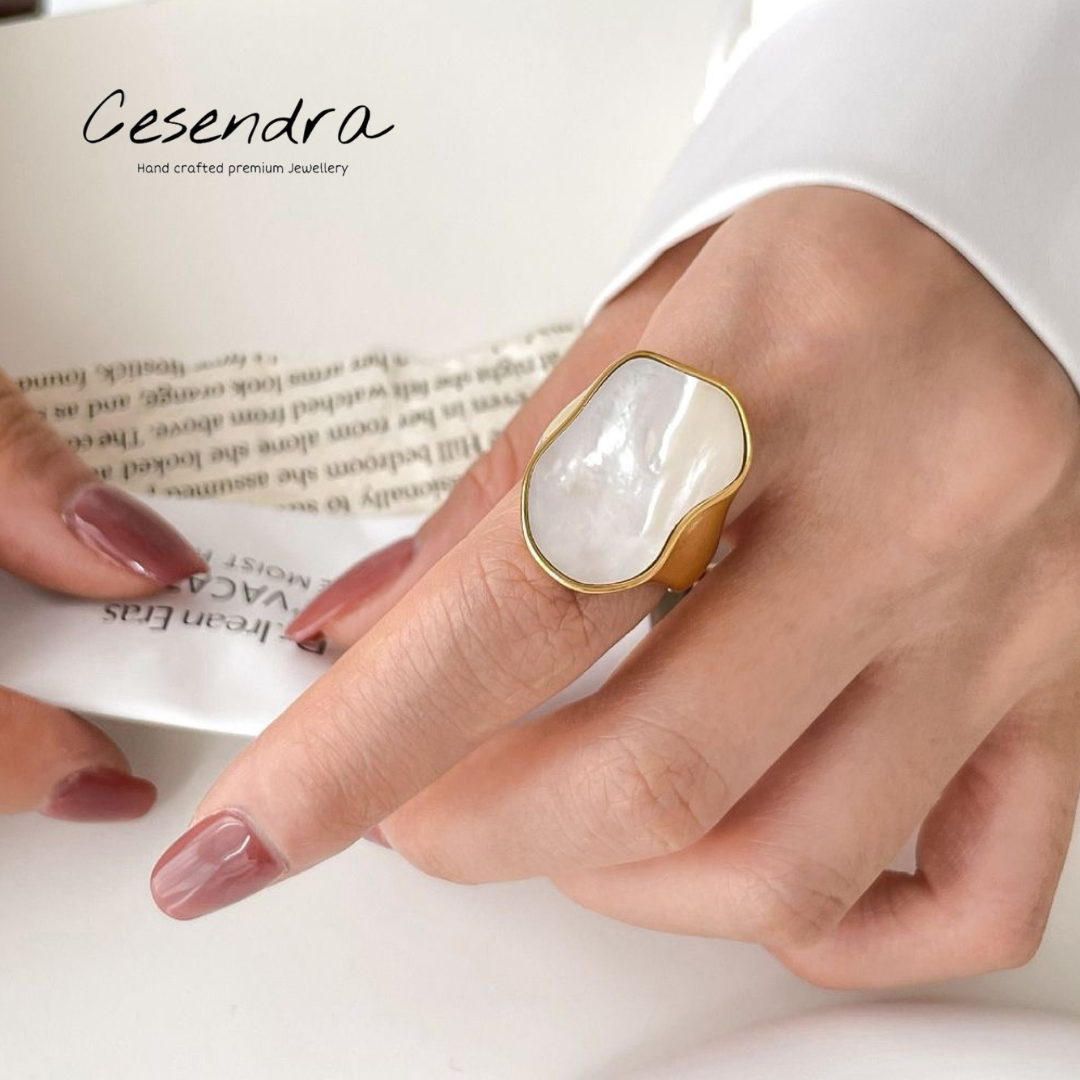 Retro Geometric Ring - 18K