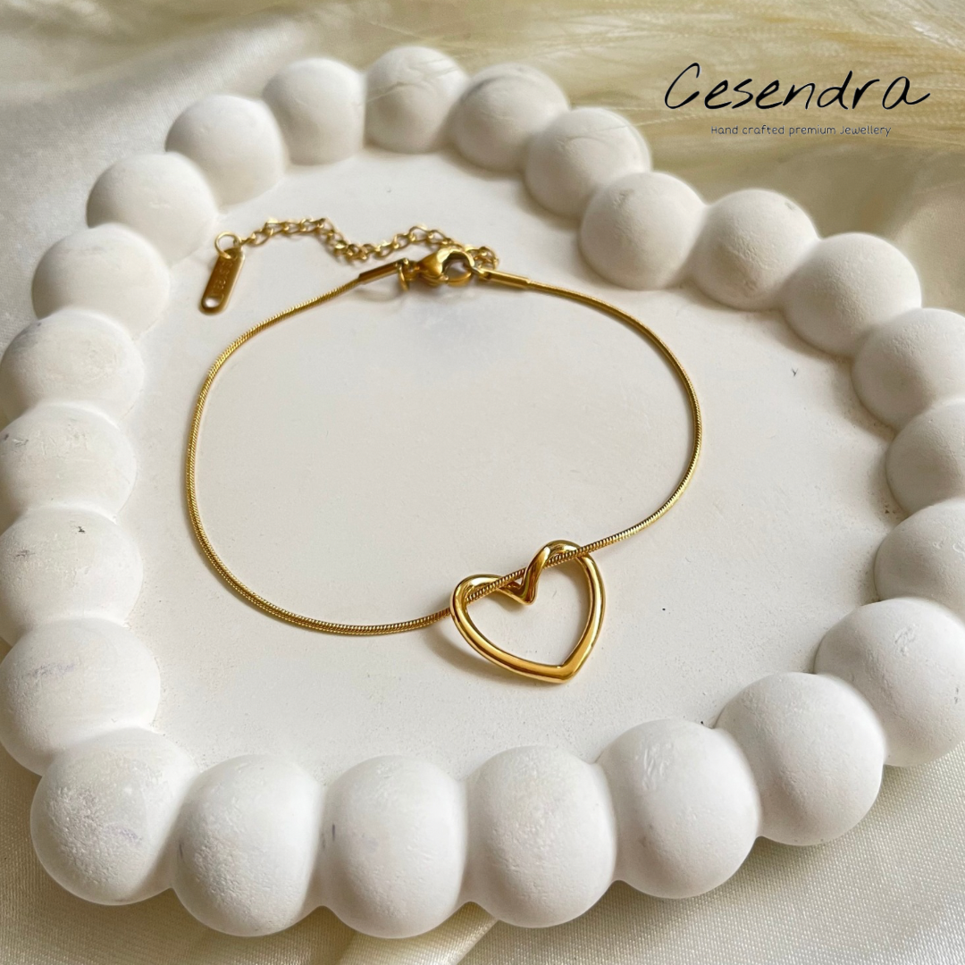 Knot Heart Bracelet - 18K