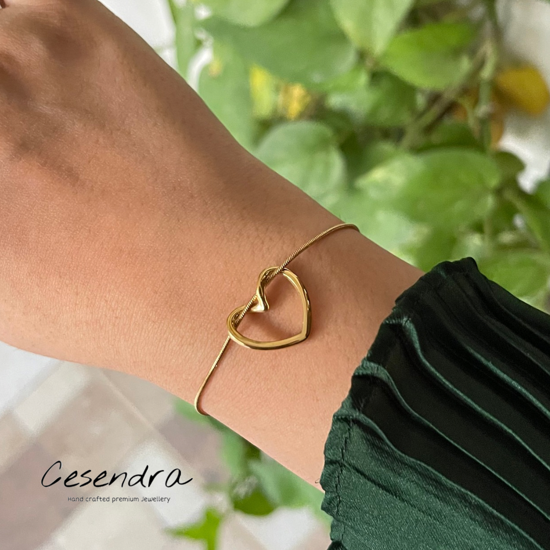 Knot Heart Bracelet - 18K