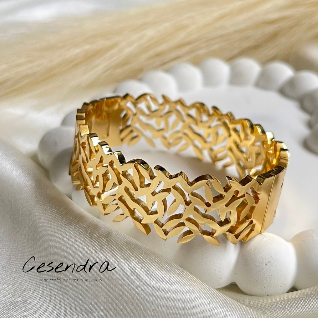 Leaf Hollow Bangle - 18K