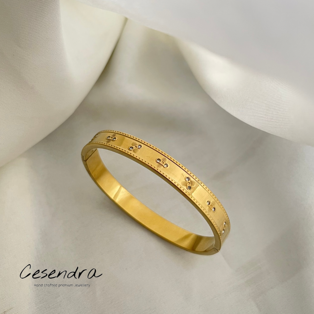 Lady Love Bangle - 18K