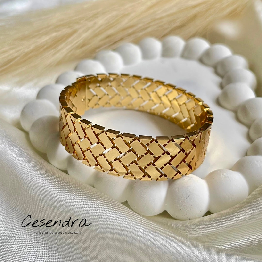 Gothic Inspired Bangle - 18K
