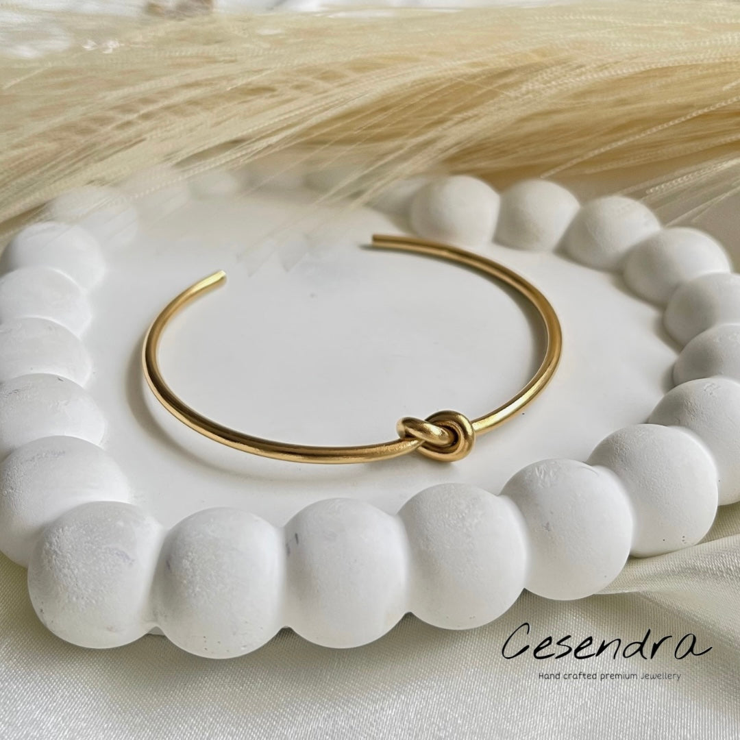 Minimal Knot Bangle - 18K