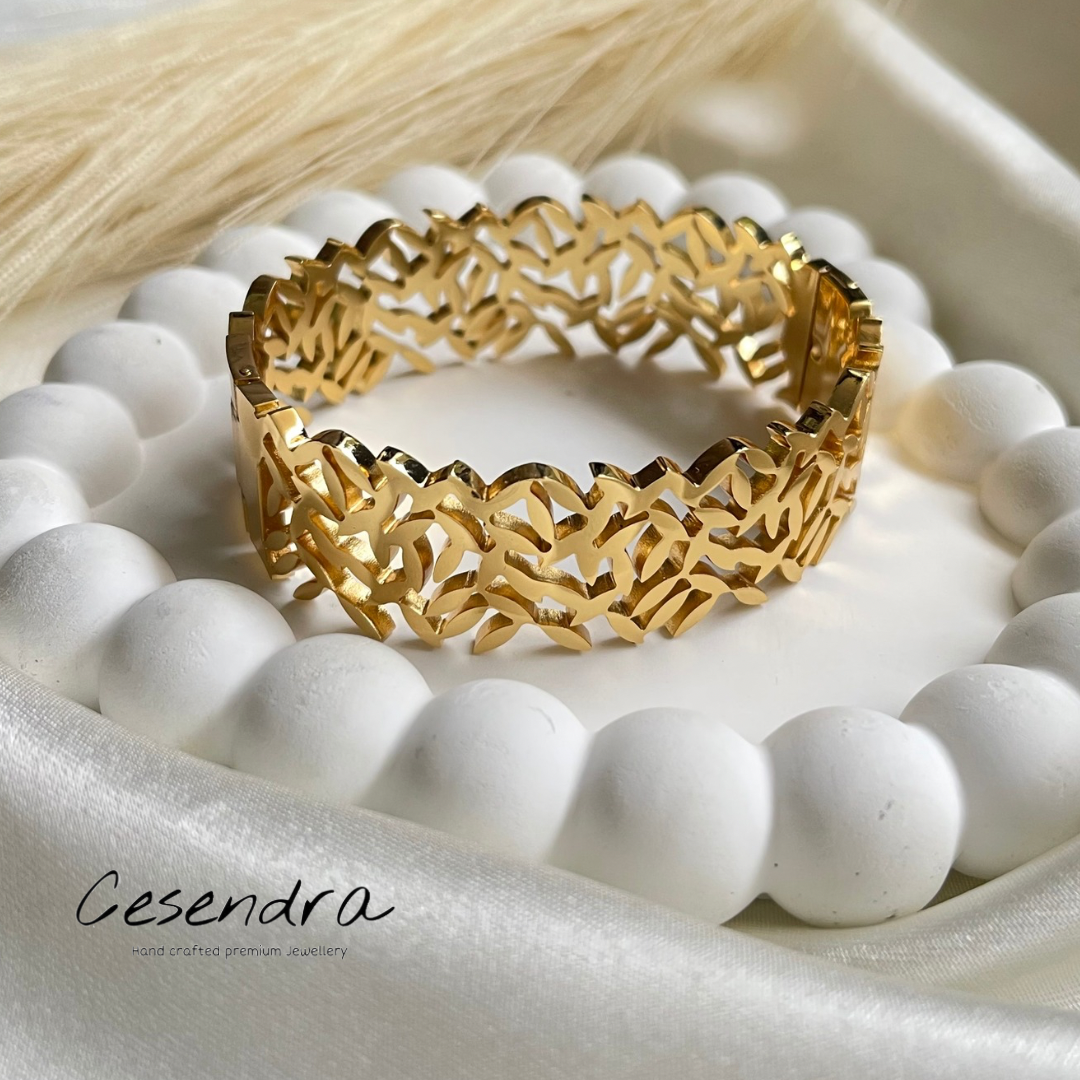 Leaf Hollow Bangle - 18K