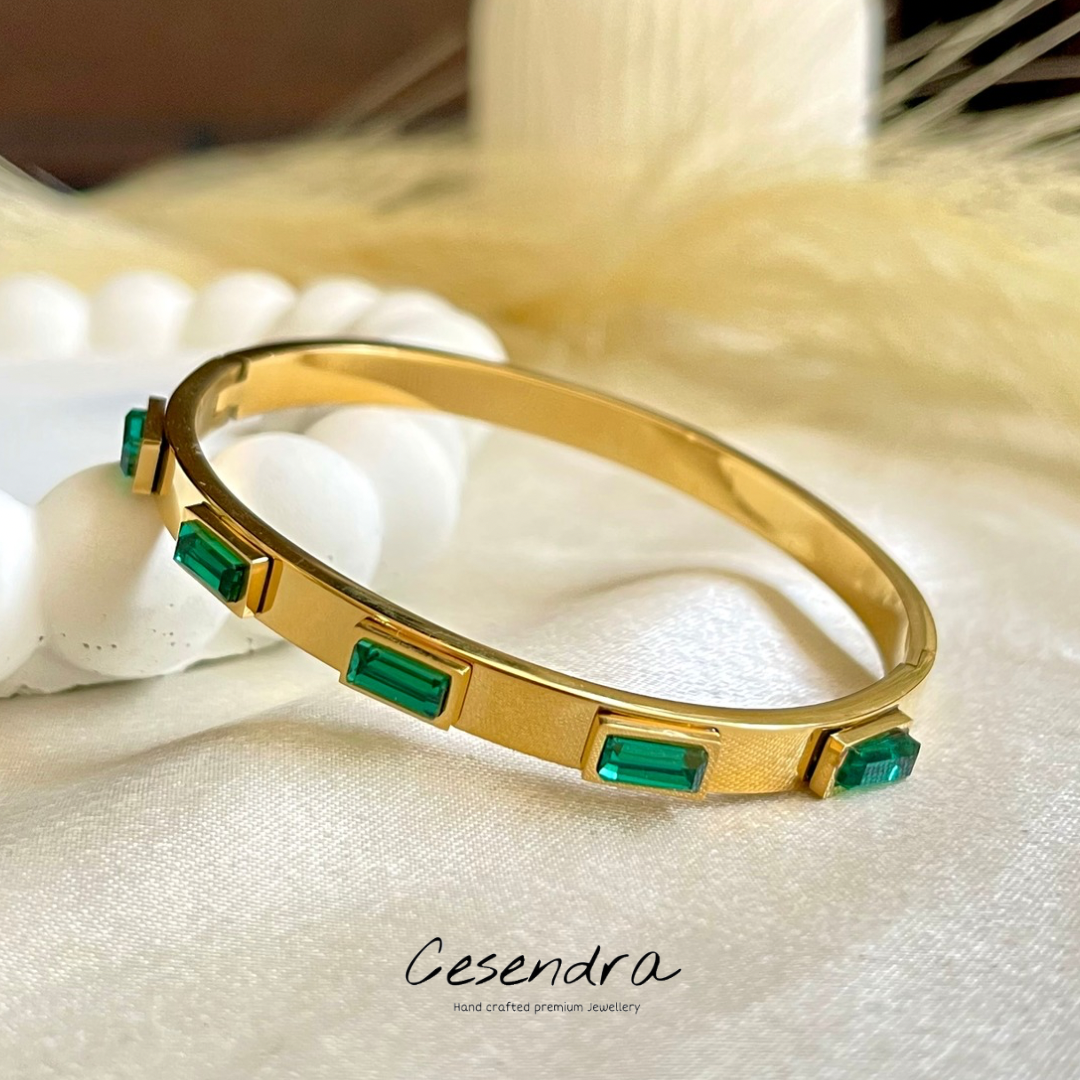 Emerald Elegance - 18K