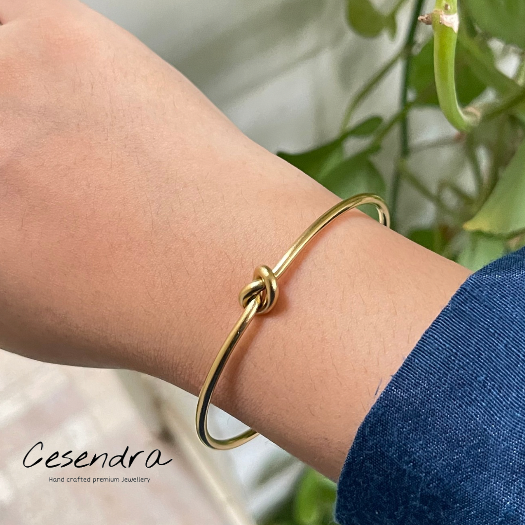 Minimal Knot Bangle - 18K