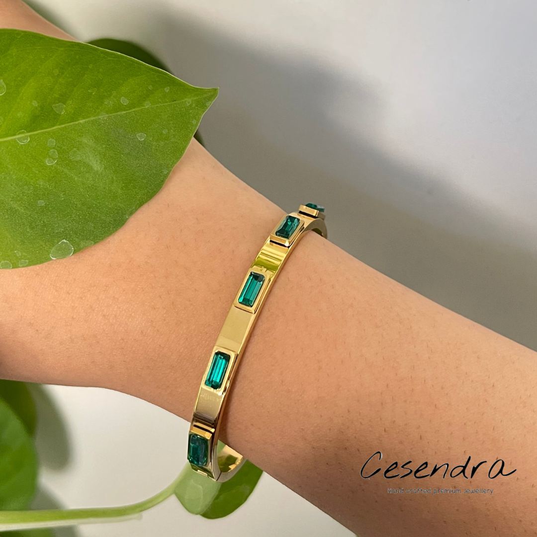 Emerald Elegance - 18K