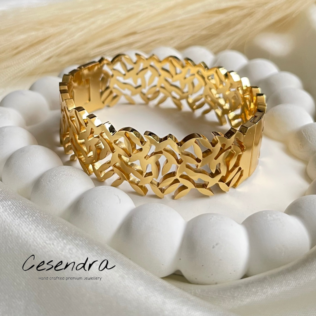 Leaf Hollow Bangle - 18K