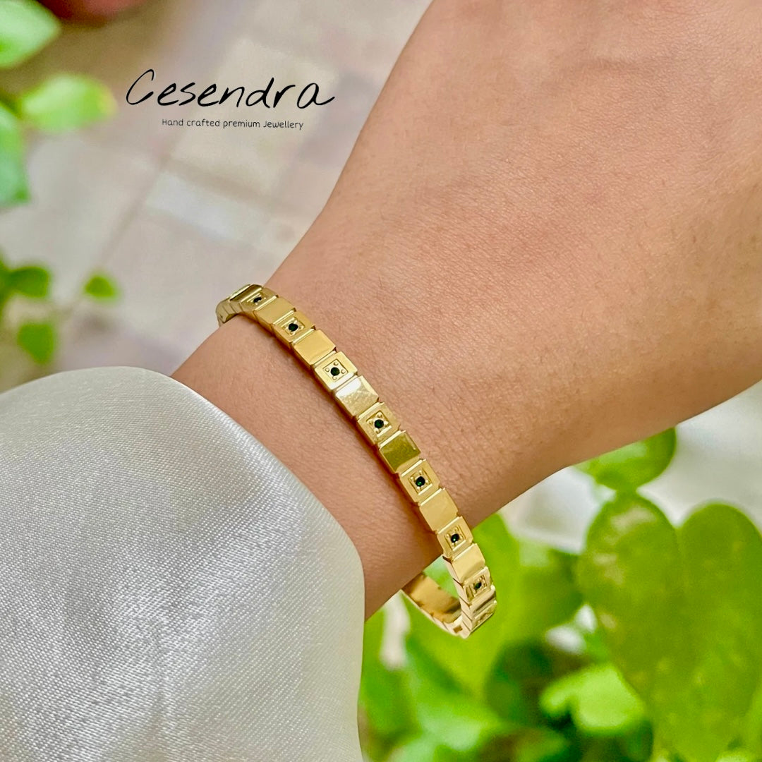 Emerald Rigiro Bangle - 18K