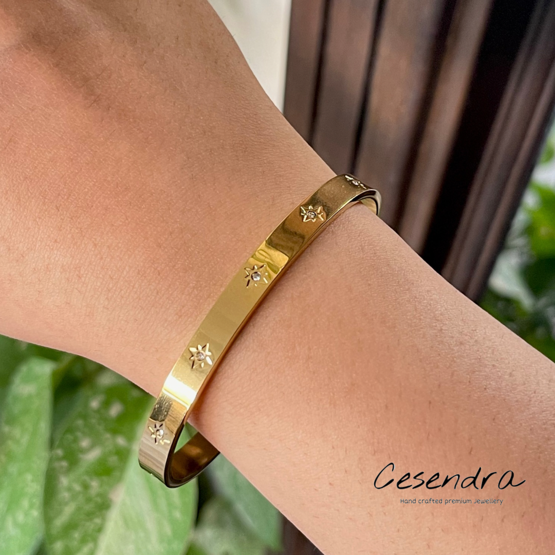 Twinkling Stars Bangle - 18K