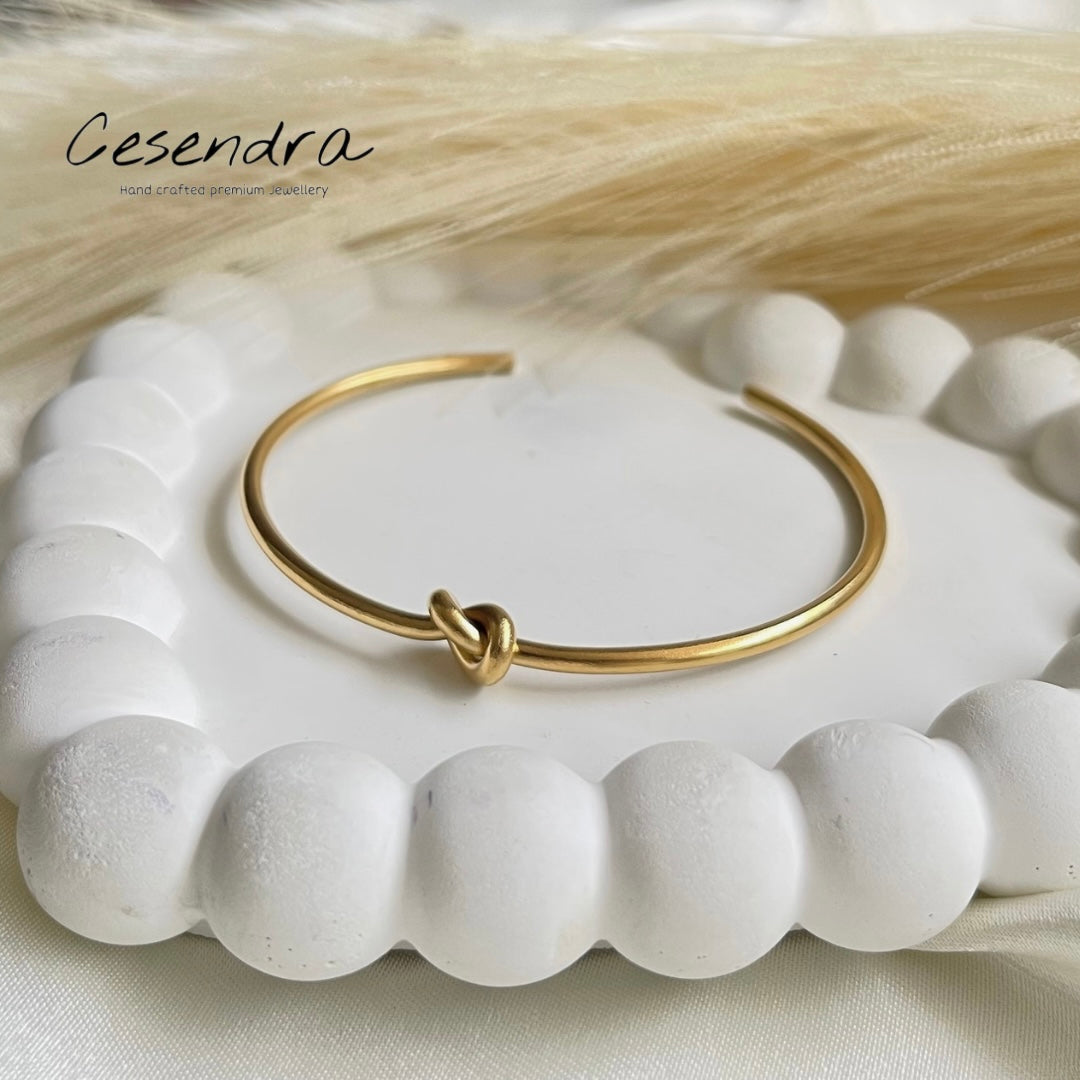 Minimal Knot Bangle - 18K
