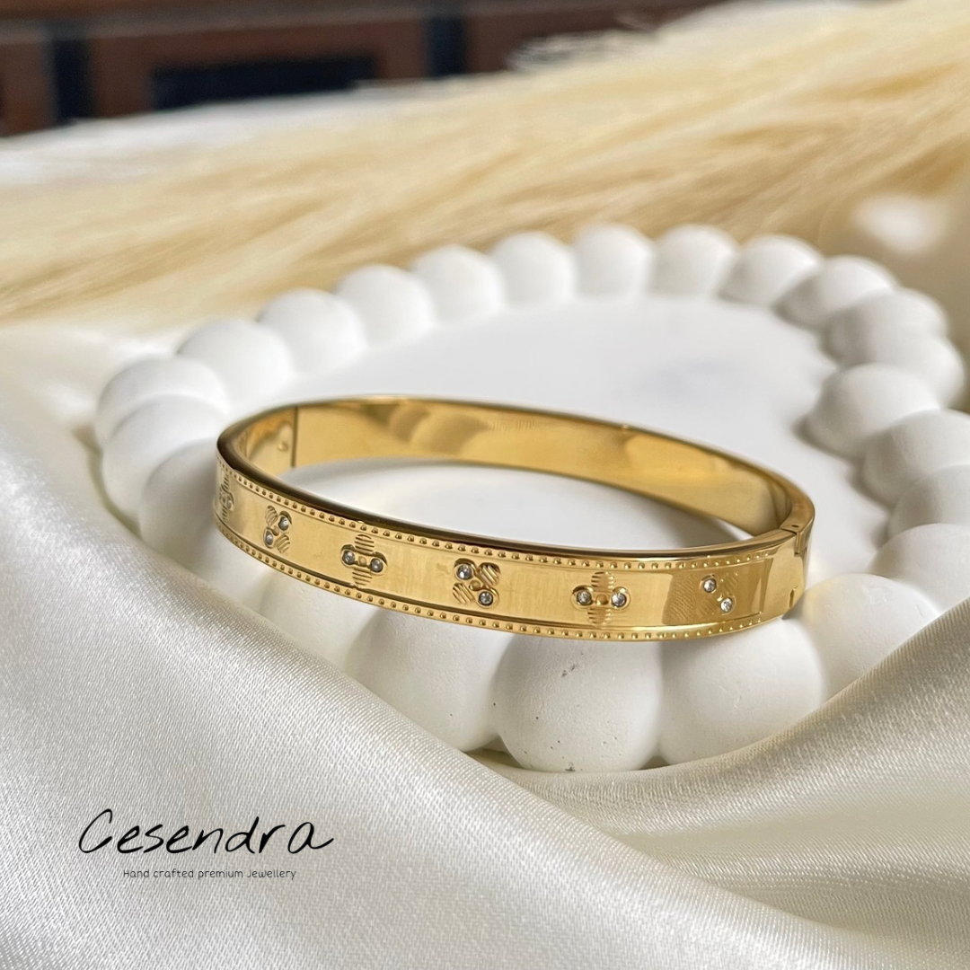 Lady Love Bangle - 18K