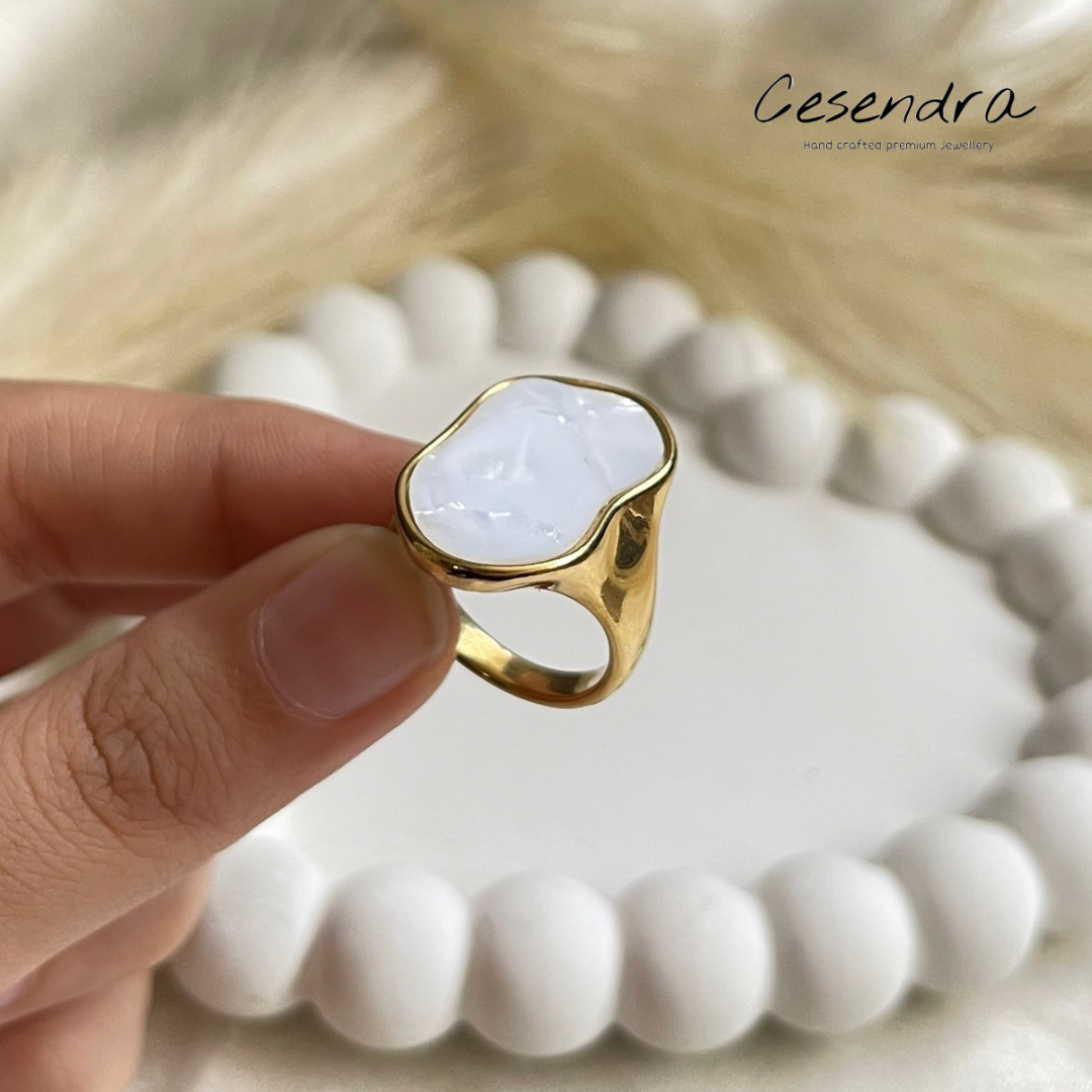 Retro Geometric Ring - 18K