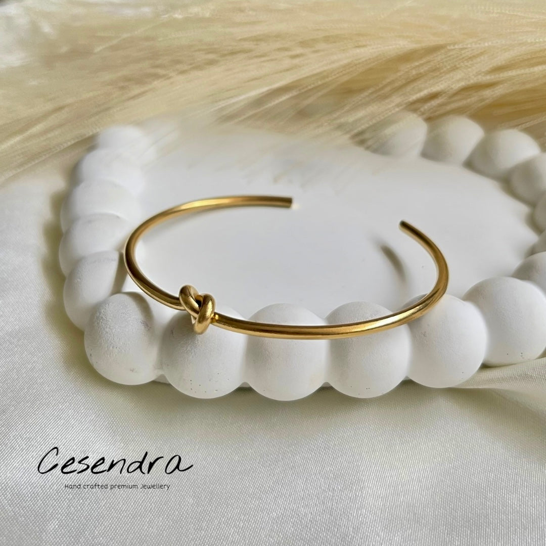 Minimal Knot Bangle - 18K