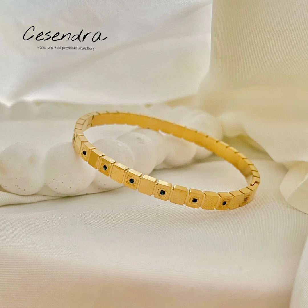 Emerald Rigiro Bangle - 18K